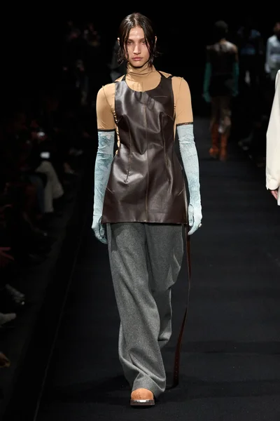 Look 27